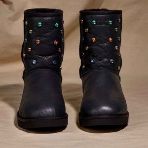 UGG GALLERY DEPT CLASSIC SHORT BLACK LEATHER BOOT M8 / W9